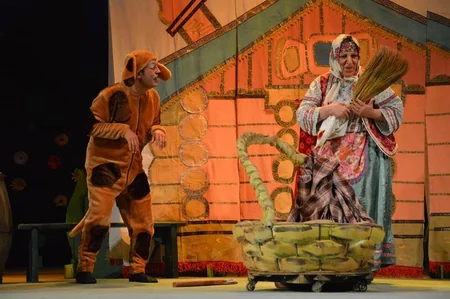 Gənc Tamaşaçılar Teatrı bayram tamaşasına hazırlaşır