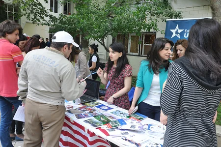 ADU-da Amerika Günləri Festivalının bağlanış mərasimi keçirilib