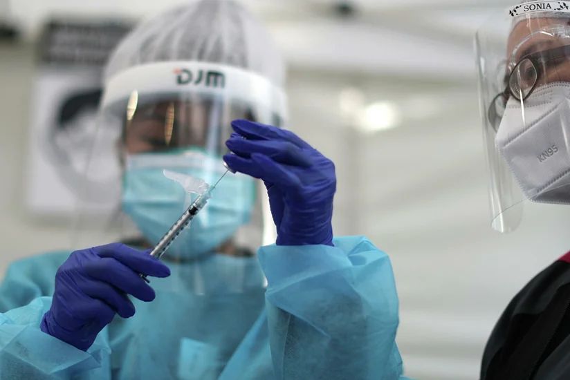 Еврокомиссия закупит еще 300 миллионов доз вакцины Pfizer/BioNTech