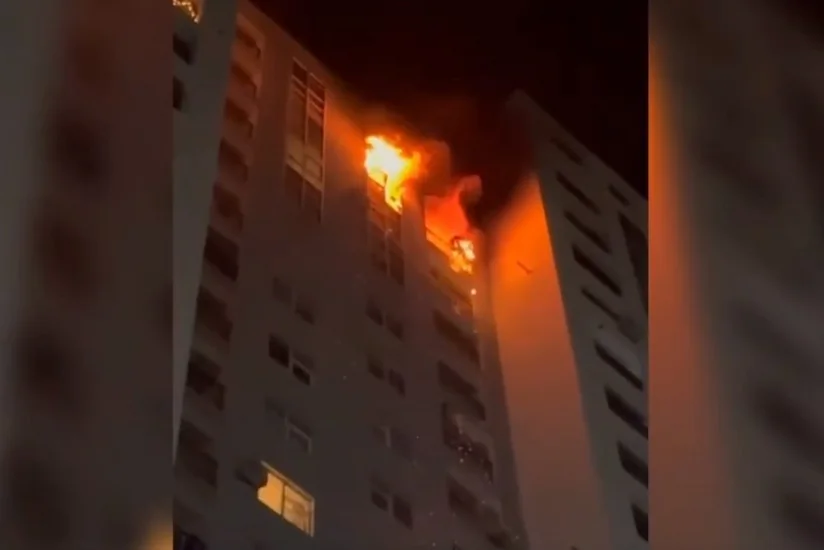 Пожар в многоэтажном доме в Хатаинском районе Баку потушен