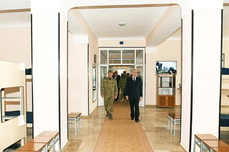 Heydərabadda əsgəri yaşayış kompleksi yenidən qurulub