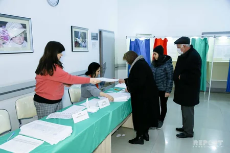 Azərbaycan xalqı səs verir - FOTOREPORTAJ
