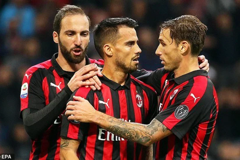 Милан вырвал победу в матче с Сампдорией благодаря голам Игуаина и Сусо
