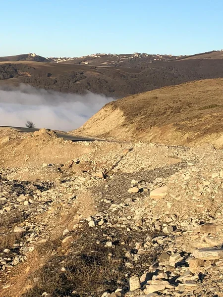 AAYDA : Zəlzələ yolda sürüşməyə səbəb olub