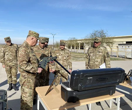 Начальник Генштаба проверил боеготовность расположенных в высокогорье воинских частей в приграничных с Арменией районах