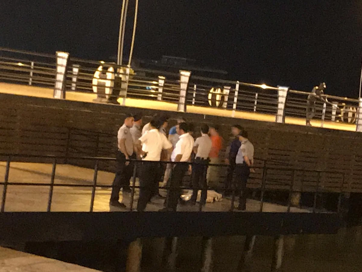 Bakıda 21 yaşlı oğlan özünü dənizə atıb və boğulub