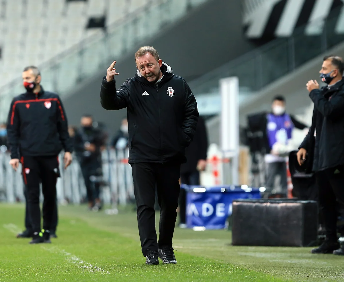 Beşiktaş baş məşqçisi ilə bağlı qərar verib