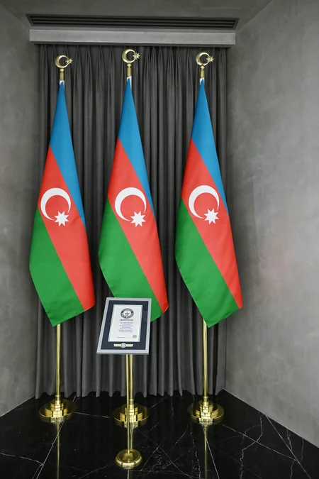 Prezident İlham Əliyev Bakıda Dövlət Bayrağı Meydanında olub, Azərbaycanın üçrəngli Bayrağını ucaldıb - YENİLƏNİB