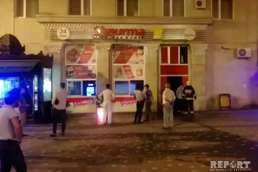 Bakının mərkəzindəki Şaurmada yanğın olub, işçilər təxliyyə edilib - FOTO - VİDEO
