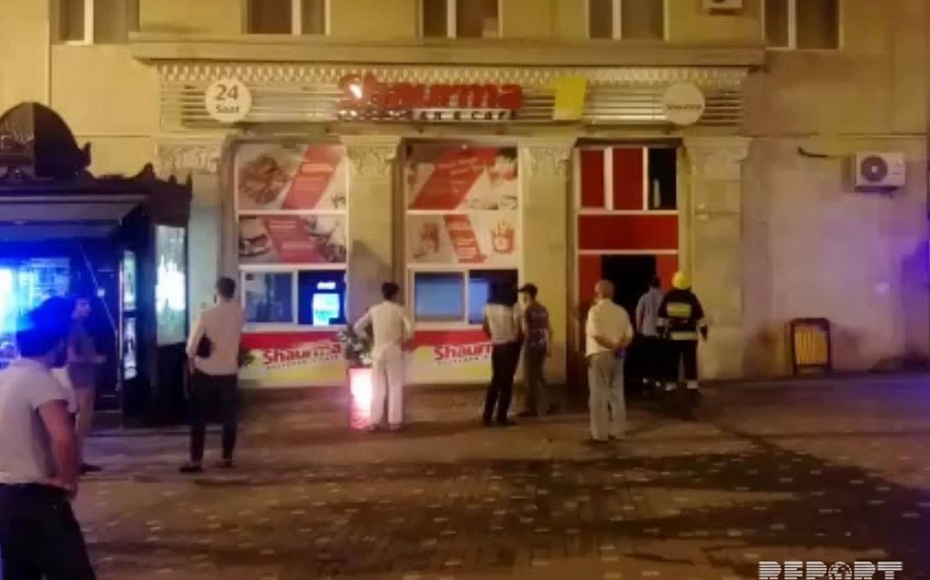 Bakının mərkəzindəki Şaurmada yanğın olub, işçilər təxliyyə edilib - FOTO - VİDEO