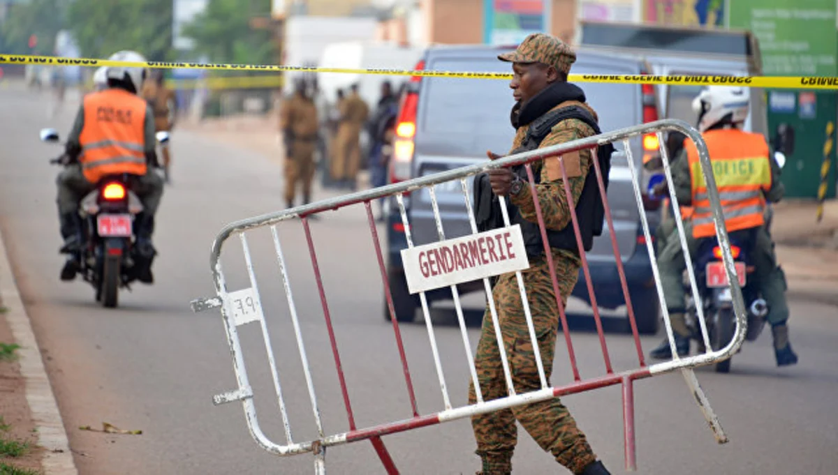 Stones thrown at convoy accompanying French president in Burkina Faso