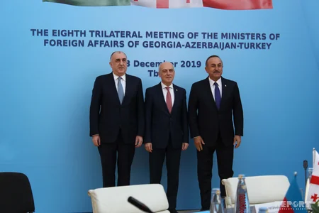 Azərbaycan, Türkiyə və Gürcüstan XİN başçıları bəyannamə imzalayıblar - YENİLƏNİB