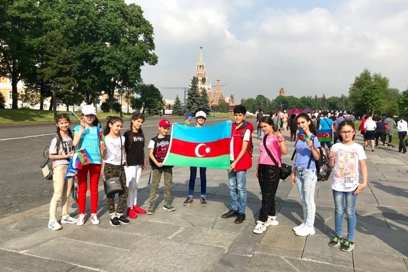 Bakıdakı uşaq evlərinin sakinləri Leyla Əliyevanın təşəbbüsü ilə Moskvaya gediblər - FOTO