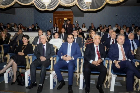 İncəsənət nümayəndələri əlilliyi olan şəxslərlə bir səhnədə çıxış ediblər