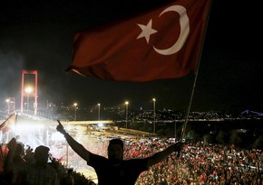 Bu gün Türkiyədə Demokratiya və Milli Birlik Günüdür