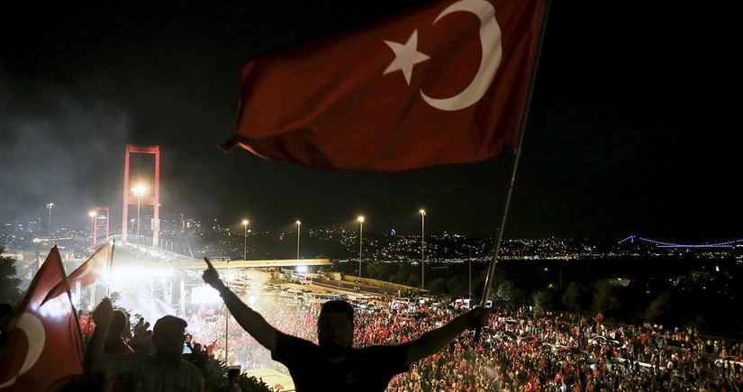 Bu gün Türkiyədə Demokratiya və Milli Birlik Günüdür