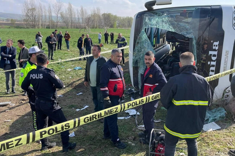 3 killed, 31 injured in Türkiye bus crash