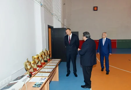 Azərbaycan Prezidenti Bakı Peşə Liseyində həyata keçirilən təmir işlərindən sonrakı vəziyyətlə tanış olub
