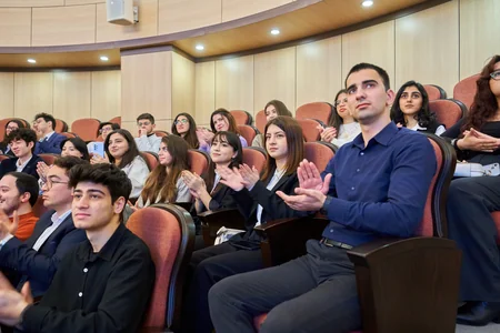 Yüksəliş müsabiqəsinin tələbə mentorluq proqramının rəsmi açılışı olub