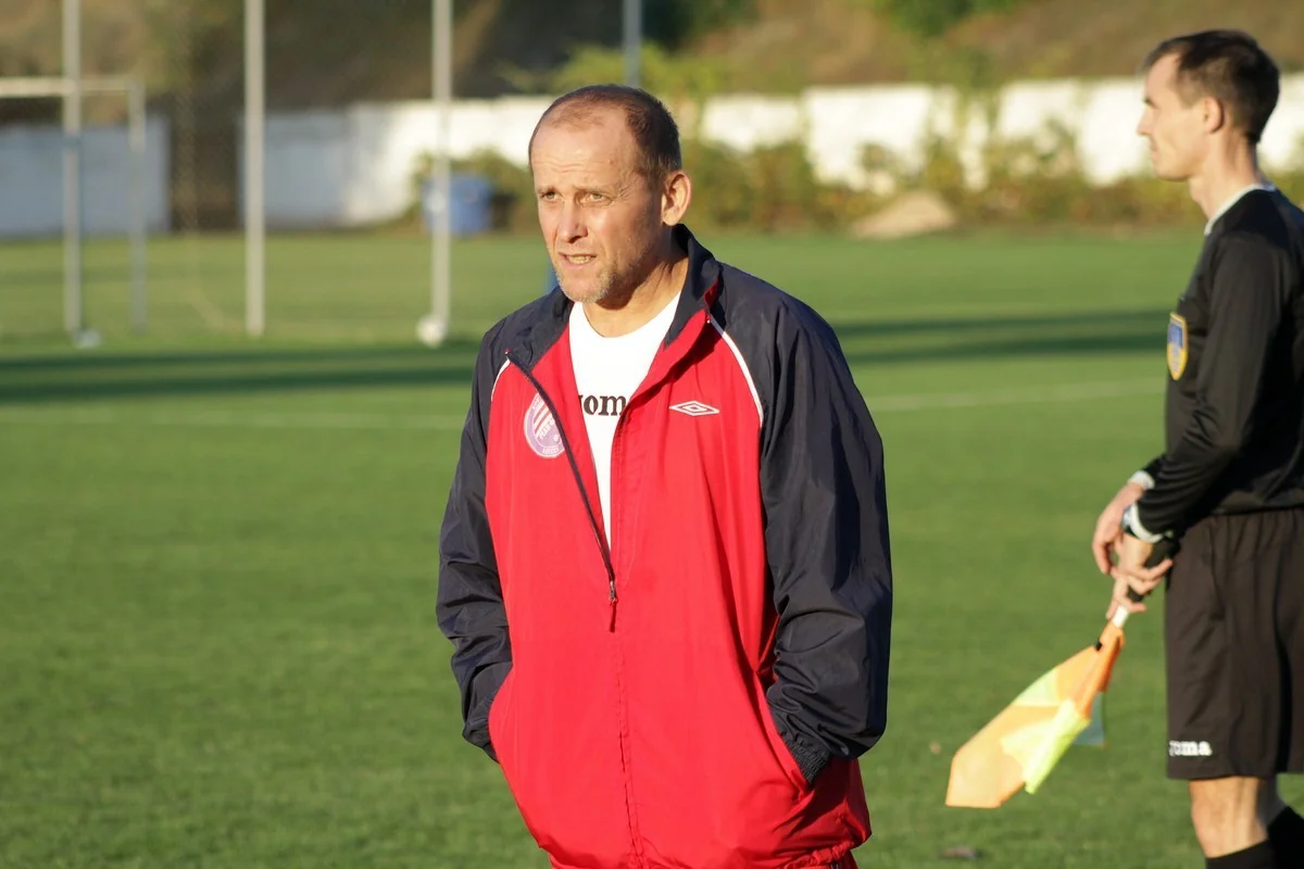 Klub prezidenti 54 yaşında rəsmi matçda oynadı