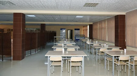Azərbaycan Prezidenti Bakı Peşə Liseyində həyata keçirilən təmir işlərindən sonrakı vəziyyətlə tanış olub