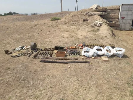 Qazaxın “Asfalt zavod” adlanan ərazisində çoxlu sayda silah-sursat tapılıb - FOTO