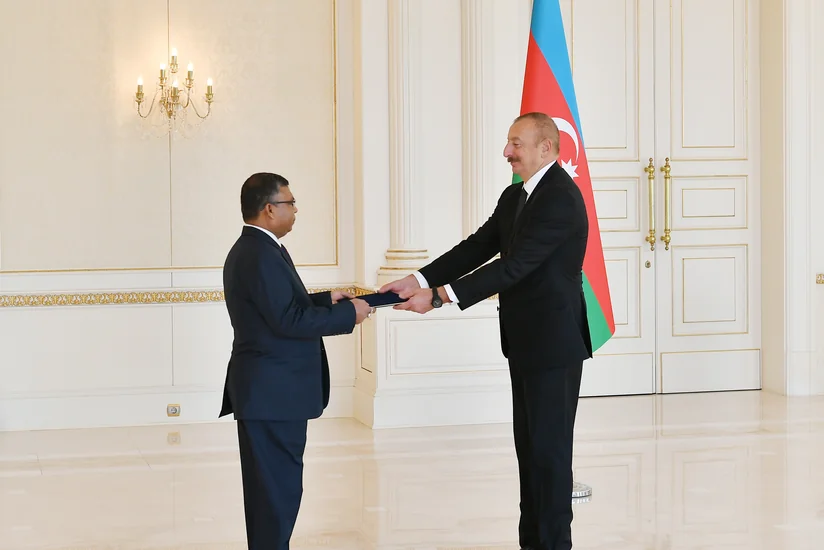 Президент Ильхам Алиев принял верительные грамоты нового посла Бангладеш