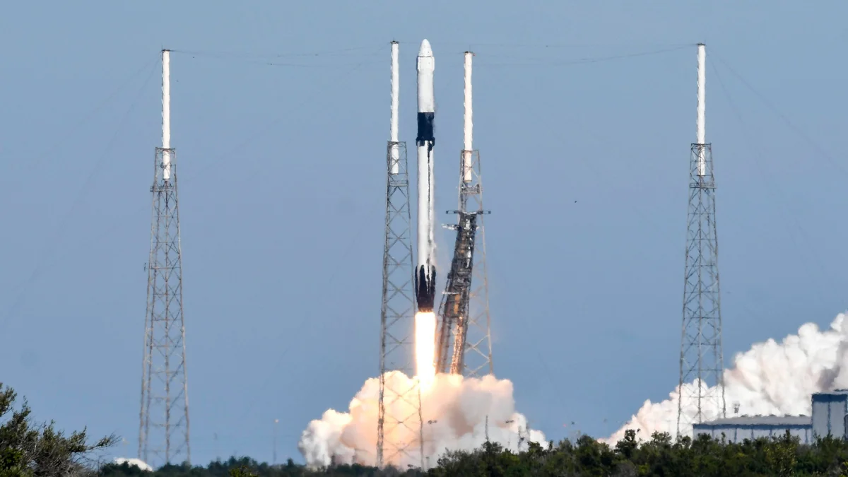 Космический корабль Dragon выведен на орбиту