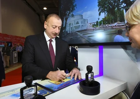 Prezident İlham Əliyev “Bakutel-2019” sərgisi ilə tanış olub - YENİLƏNİB