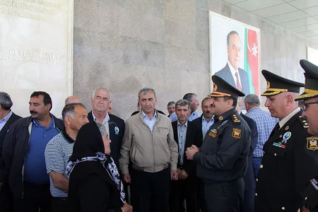 Hərbi hissələrdə andiçmə mərasimi keçirilib