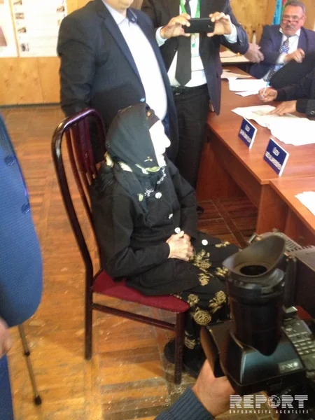Azərbaycanın ən yaşlı seçicisi səs verib - FOTO