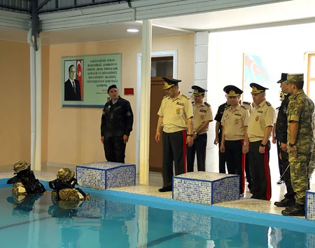 Azerbaijan defence minister attends next graduation ceremony of Marines Commando Basic Courses 