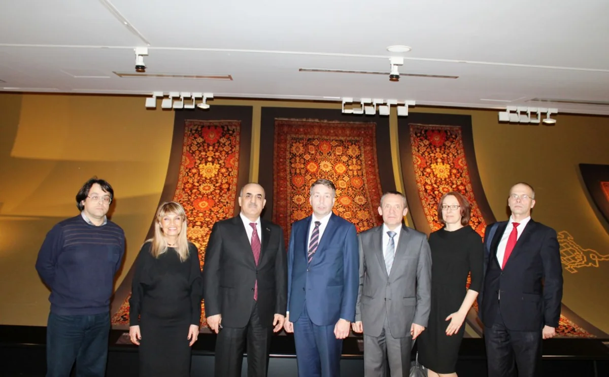 Latviyalı nazir Azərbaycan Xalça Muzeyində olub