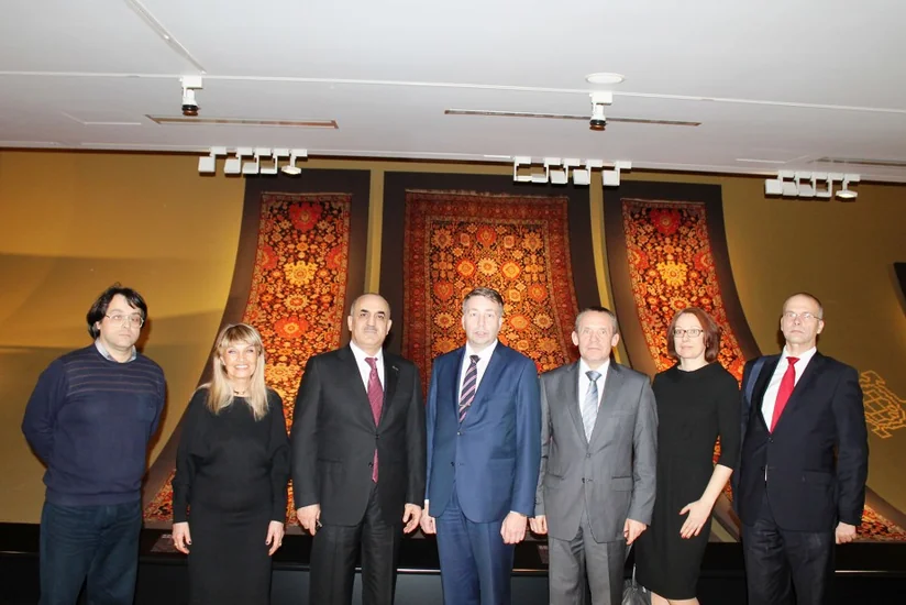 Latviyalı nazir Azərbaycan Xalça Muzeyində olub
