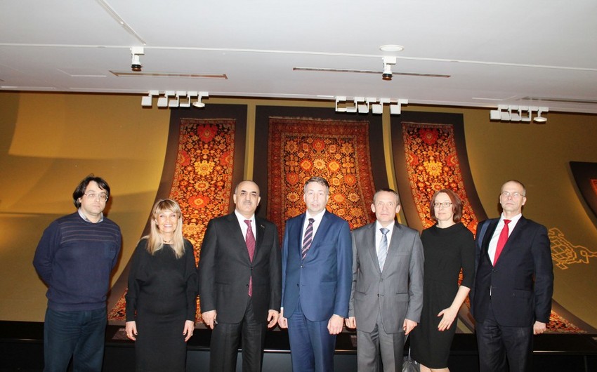 Latviyalı nazir Azərbaycan Xalça Muzeyində olub