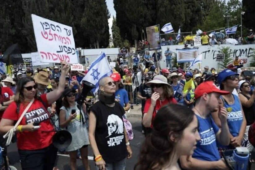 У канцелярии премьер-министра в Иерусалиме проходят протесты против увольнения генпрокурора