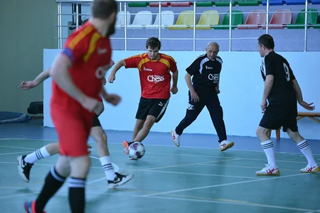FIDE prezidenti Şəmkirdə şahmatçılarla futbol oynayıb