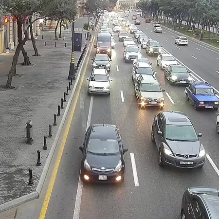 Bakının bir sıra yollarında avtomobillərin sıxlığı yaranıb