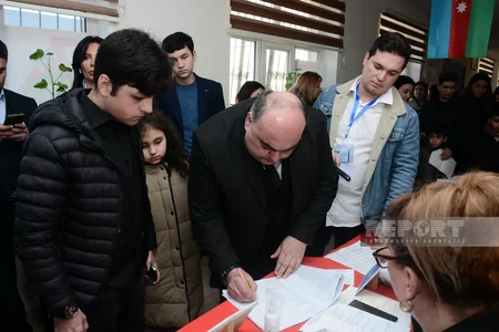 Prezidentliyə namizəd Fuad Əliyev səs verib