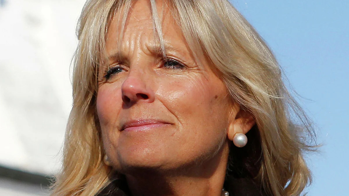 Жена Байдена разыграла журналистов