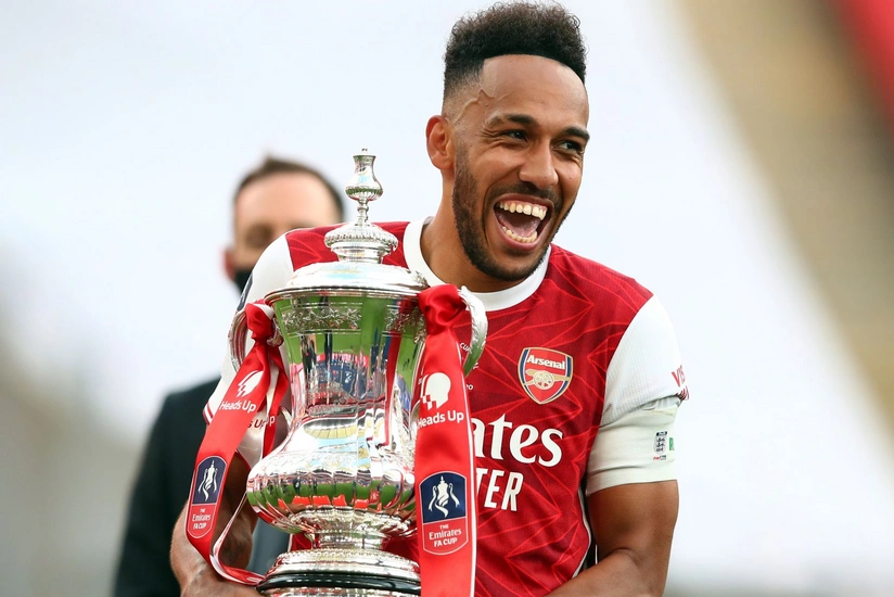 Arsenal hücumçusu ilə müqavilənin müddətini uzatdı
