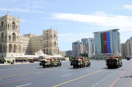 Azadlıq meydanında hərbi parad keçirilib - YENİLƏNİB-2