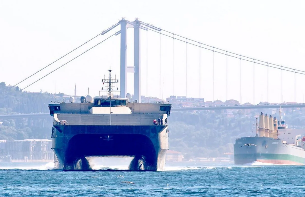Американский десантный корабль вошел в Черное море