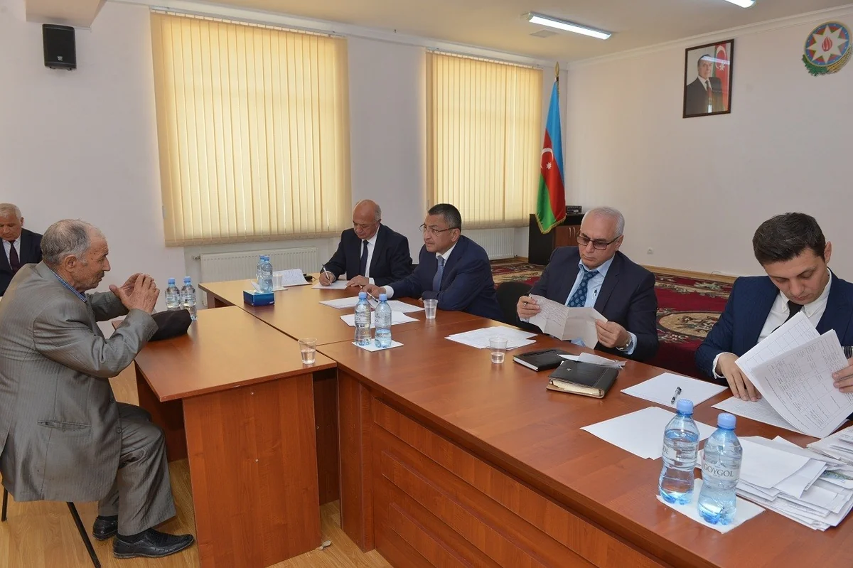 Komitə sədri Ağcabədidə məcburi köçkünləri qəbul edib