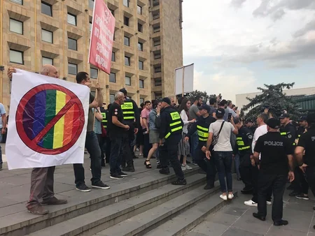 Tbilisidə cinsi azlıq tərəfdarları ilə millətçilər arasında qarşıdurma zamanı 8 nəfər saxlanılıb - YENİLƏNİB