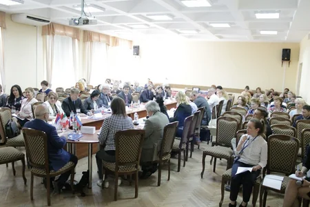 Mingəçevirin təhsil müəssisəsi Sankt-Peterburqda beynəlxalq konfransda iştirak edib