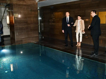 İlham Əliyev və Mehriban Əliyeva “The Ritz-Carlton Baku” hotelinin açılışında iştirak ediblər - YENİLƏNİB