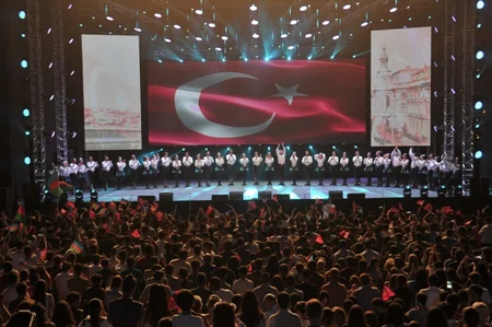Heydər Əliyev Mərkəzinin parkında Bakının azad edilməsinin 100 illiyi münasibəti ilə konsert olub