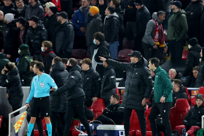 Liverpul - İnter oyunu azarkeşə görə dayandırılıb