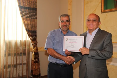 Yeni qeydiyyatdan keçən 17 dini icmaya şəhadətnamələr təqdim olunub